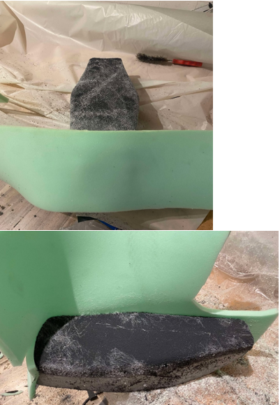 Collage de la mousse verte sur les côtés et l'arrière